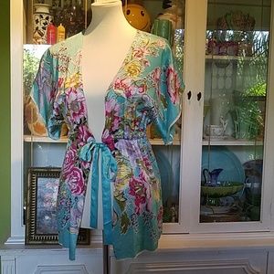 VINTAGE silk floral kimono -- flowy and bohemian